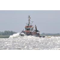 8617 Schlepper BUGSIER 5 - Gischt und Wellenseegang auf der Elbe | Schiffsbilder Hamburger Hafen - Schiffsverkehr Elbe